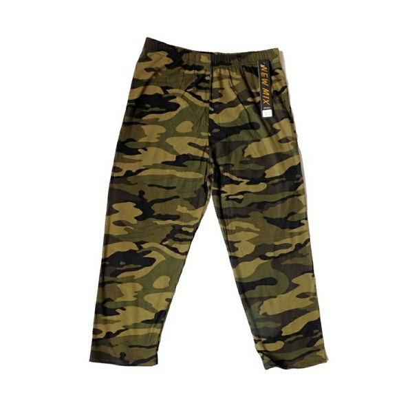 NWT - ULTRA MILKY SOFT GREEN CAMO CAPRI LEGGINGS - Picture 3 of 5